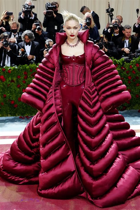 gigi hadid versace met gala